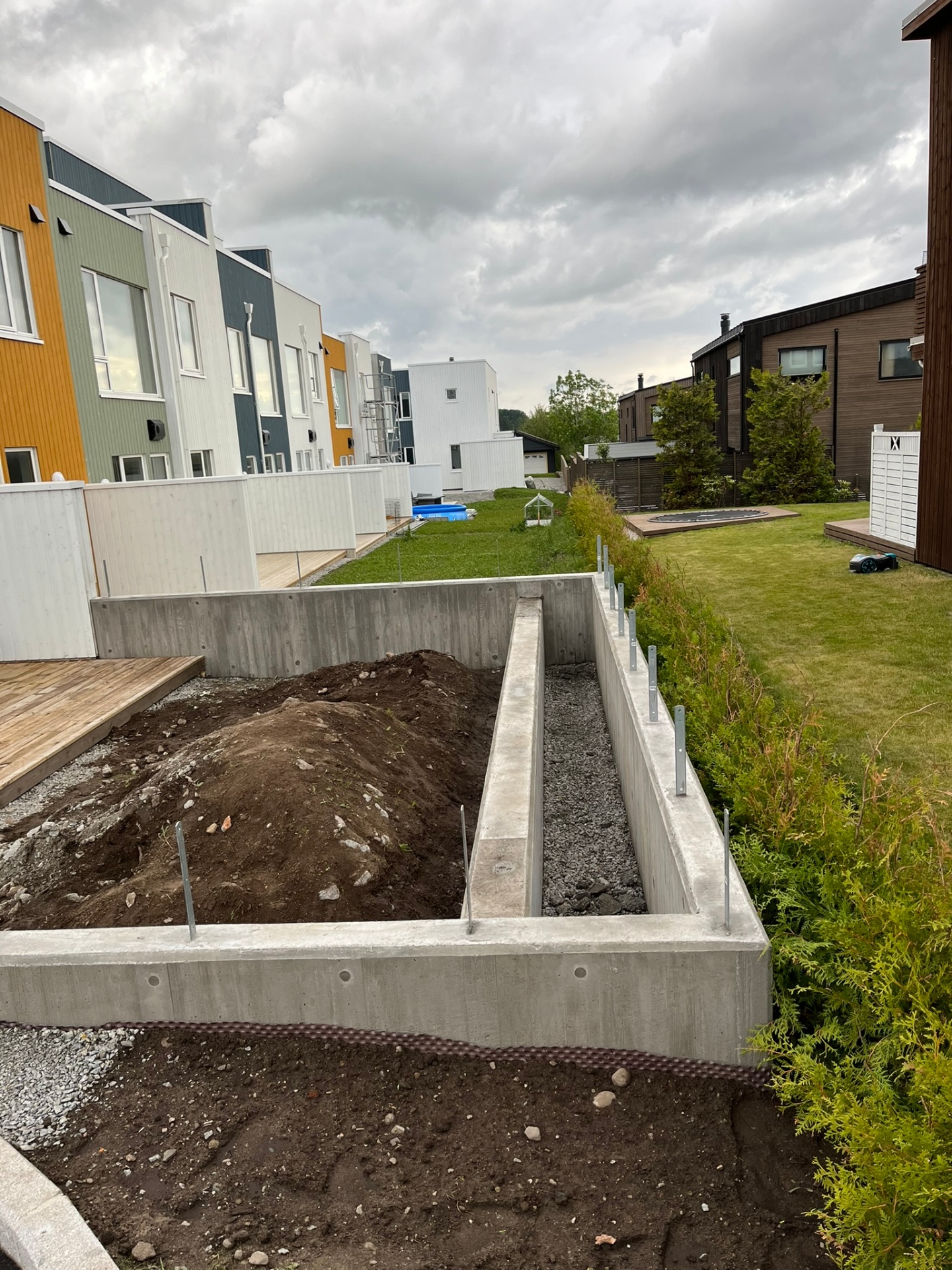 Fase 4 — Ferdig støpte betongmurer med armering klar for videre arbeid